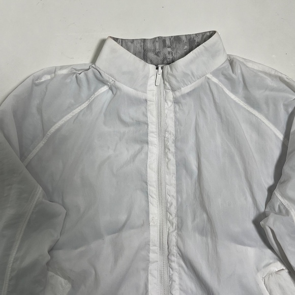 Lululemon Women's Bombs Away Jacket White / City Breeze White Multi Size 6 - Picture 2 of 12